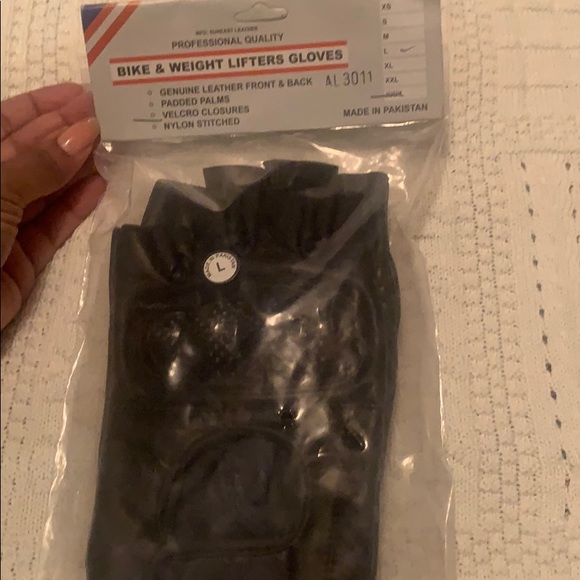 Black Genuine Leather Fingerless Knuckle Gloves for Bike & Weight Lifting - Picture 6 of 7